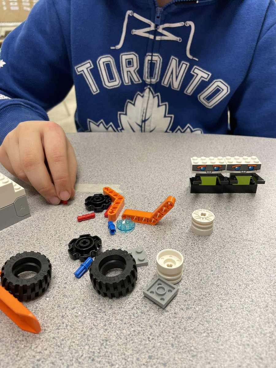 MrsMcNeill1's tweet photo. Working together to create our @LEGO_Group robot! We are connecting this learning to our read aloud “Wild Robot”, each science expectation and math for coding! #crosscurricular #hdsbmath https://t.co/EdDWKJqk69