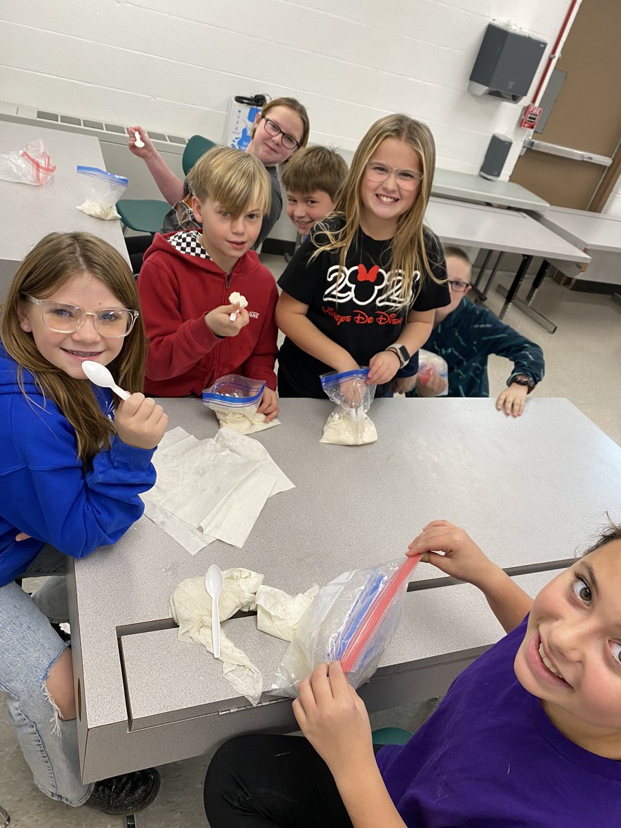 Mrs. Marlow tweet media