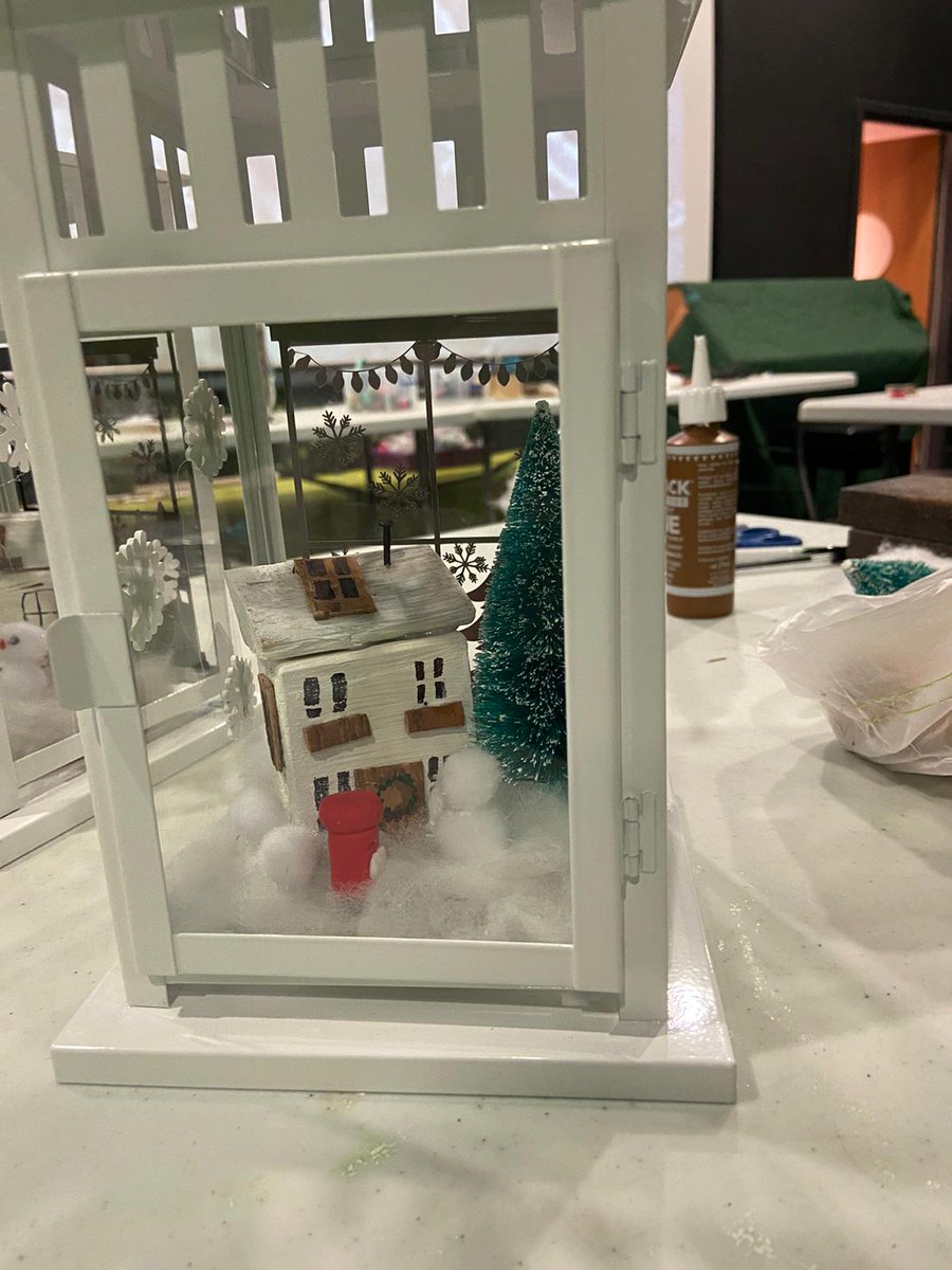 Rotherhamcreat2's tweet photo. Today we had a fantastic creative class with @Headway_Roth. Just take a look at these incredible Winter Scene Lanterns. Lots of different skills developed today from design, painting and Cricut printing. Absolutely brilliant job everyone. We love these. #awesomeadults #creative https://t.co/sLoqVZnxK4