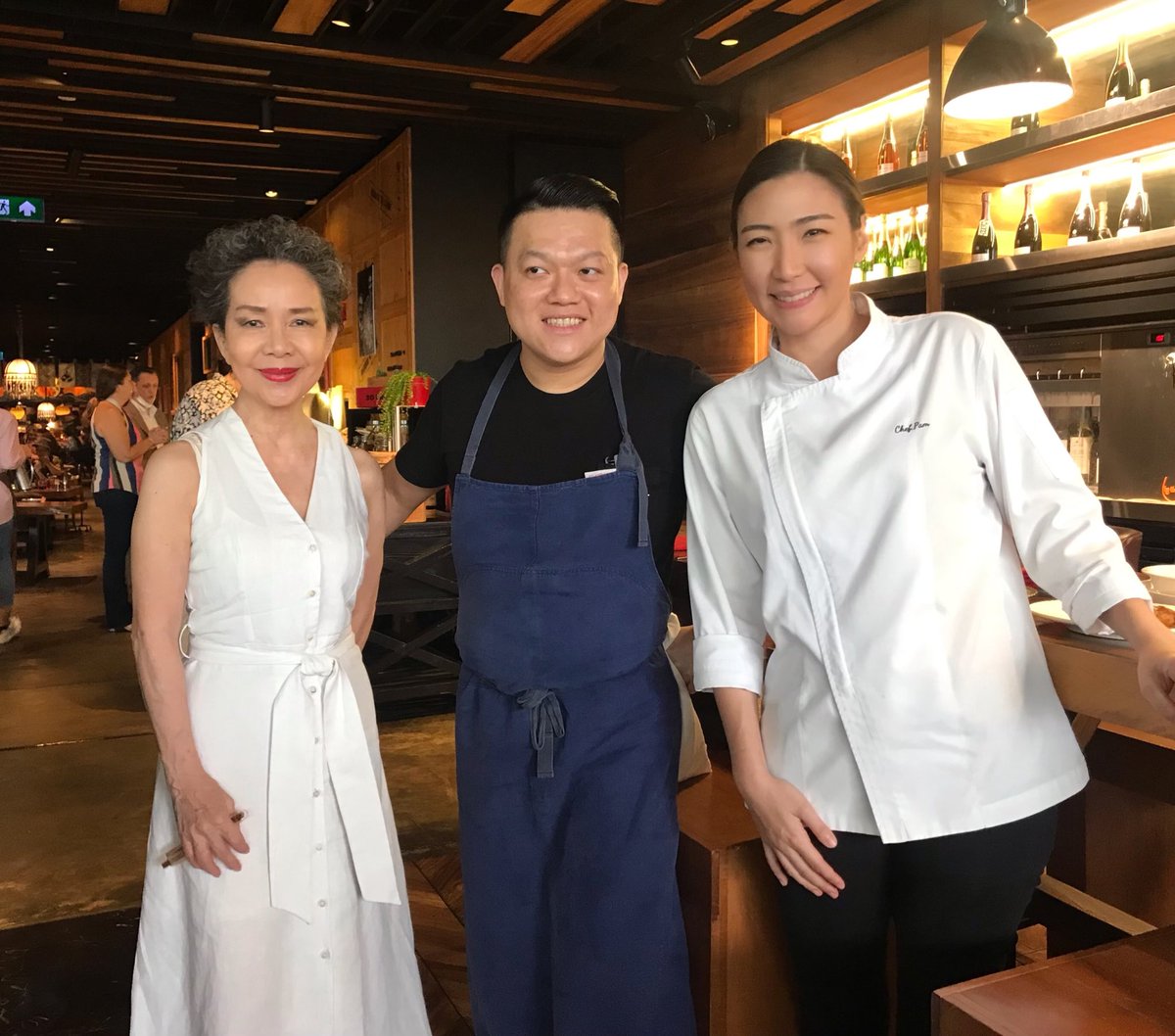 commecestbon's tweet photo. #SoAmazingChefs with celebrity chefs – #BobbyChinn #PeterCuongFranklin #KaiHo #PamUtharntharm SO Amazing Chefs ซันเดย์บรั้นช์ จัดโดย #SOBangkok
#commecestbon #dinewinestyle #กอมเซต์บง #กินดื่มเที่ยว #สายกิน #food #foodies #delicious #อร่อย #เชฟซุปเปอร์สตาร์ #celebritychefs https://t.co/wEII1d0r74