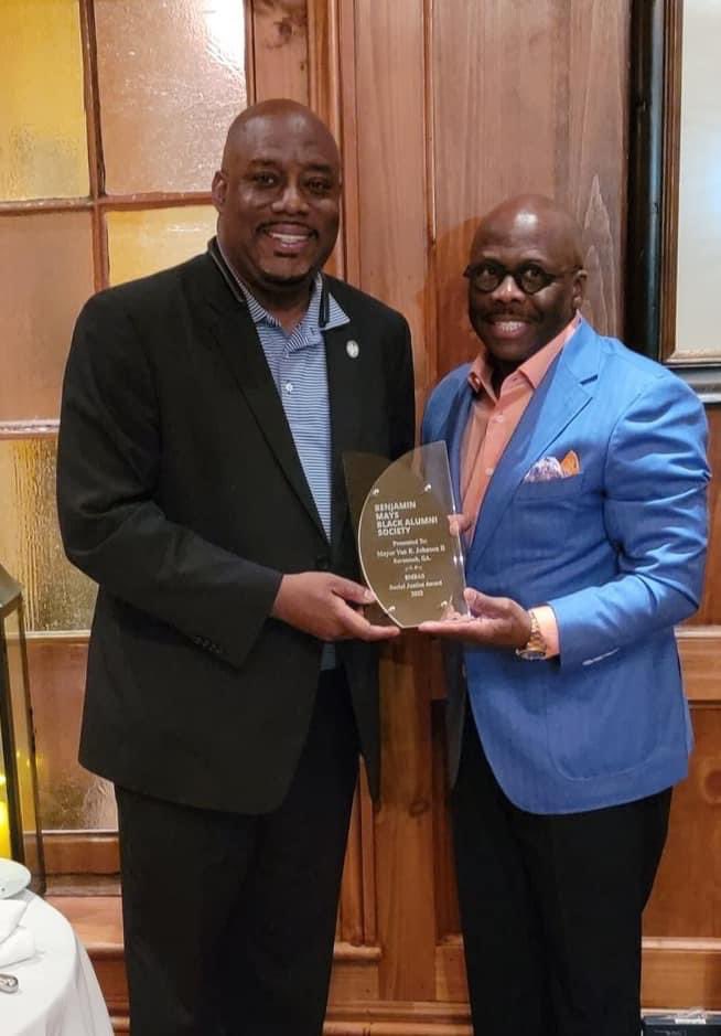 MayorJohnsonSAV's tweet photo. So honored to receive the "Social Justice Award" from the Benjamin Mays Black Alumni Society #BMBAS of @BatesCollege
I was so inspired by this esteemed gathering of America's most dynamic leaders in our City! #Savannah https://t.co/GDtmlqlrSk