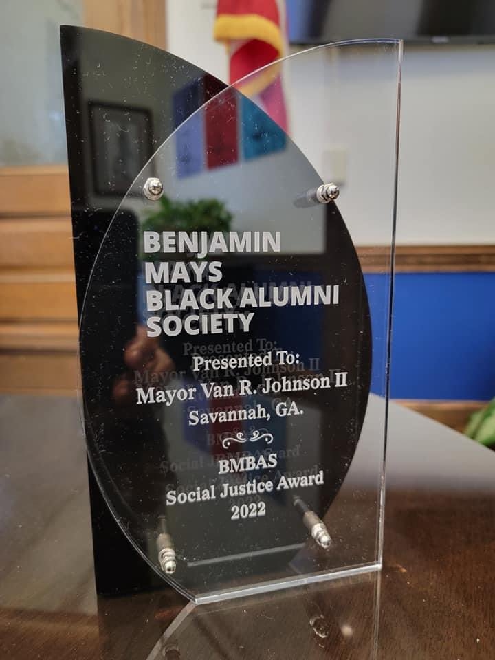 MayorJohnsonSAV's tweet photo. So honored to receive the "Social Justice Award" from the Benjamin Mays Black Alumni Society #BMBAS of @BatesCollege
I was so inspired by this esteemed gathering of America's most dynamic leaders in our City! #Savannah https://t.co/GDtmlqlrSk
