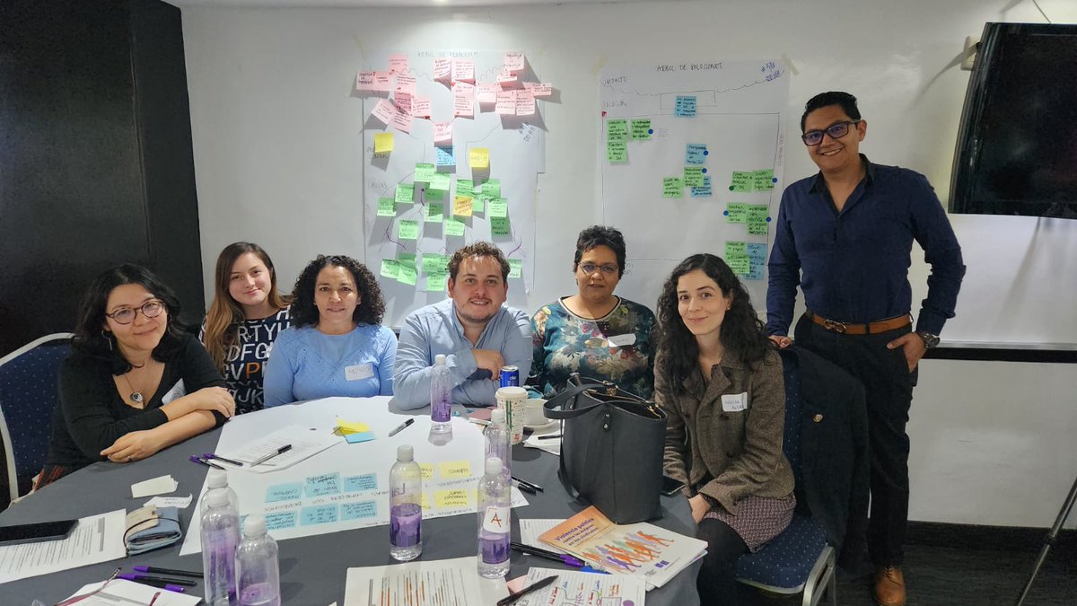 CentroDerechos's tweet photo. Aceptando el reto #Del10al10xlosDerechosHumanos dentro del Cluster de Empresas y Derechos Humanos en la reunión anual de Iniciativa Arropa.

Súmate tú también, vive los #DerechosHumanos y comparte en tus redes sociales!
#DDHH #DHLT #ELCENTRO https://t.co/99oQeRlSRf