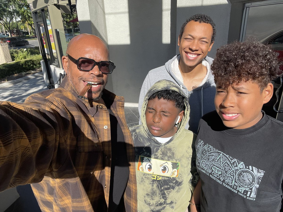 otr_la's tweet photo. With #sons and #grandson my treat #Breakfast 🧇 🍳 🥞 a day #family gets together #GenerationalExcellence 👊🏾💯🫡 https://t.co/fezQFGAIu6