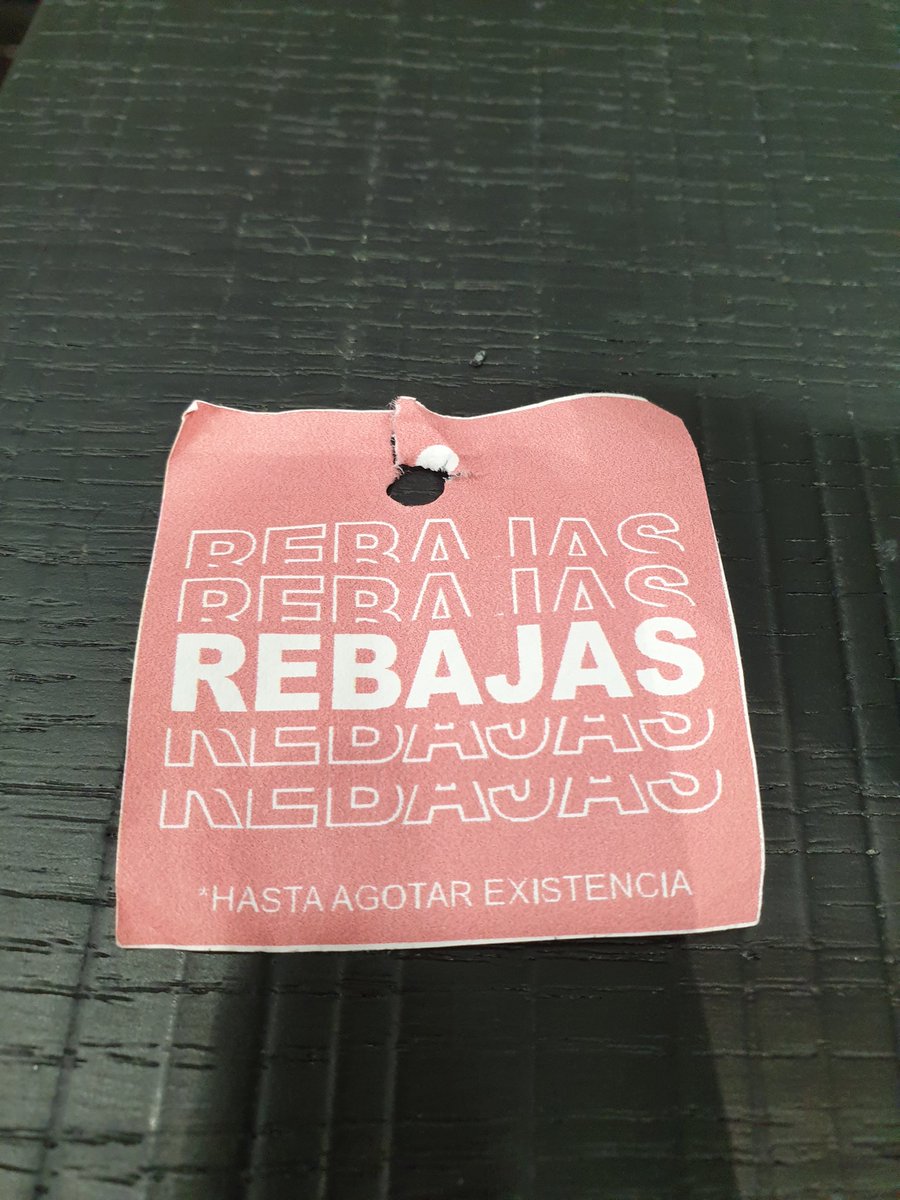pfa7313's tweet photo. @innovasport hoy 22nov Town Center Rosario al pagar playera con DESCUENTO; el Gte me dijo q el sist. tenia minutos de actualizar sus precios y les dio tiempo de quitar etiquetas"buen fin"@Profeco en RACKS  aun tienen etiquetas que en mi presencia fueron a quitar!!! https://t.co/w0RHP7YeVs