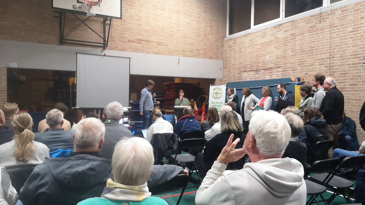 Ernst_blok's tweet photo. Het nieuwe parkeersoftware van de gemeente #Haarlem systeem heet #CityPermit. Er spreekt iemand van de klantenservice gemeente Haarlem. Sinds april 2022 zijn er veel storingen, parkeerders krijgen per abuis parkeerboetes. Werk aan de winkel? #parkeren https://t.co/JWV5gPjgcn