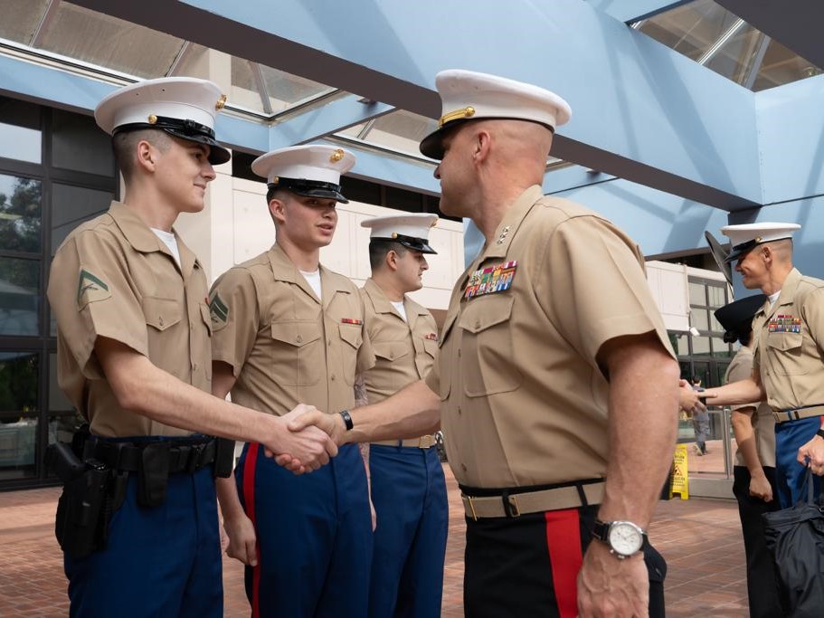 MSG_Duty's tweet image. The MSGs with Det Buenos Aires, Argentina, met and spoke with #MARFORSOUTH Lt. Gen. David Bellon, during his visit to the #USEmbassy. While there, he presented Sgt. Chiffoleauroldan a Navy and Marine Corps Achievement Medal for excellent performance while serving on the program!