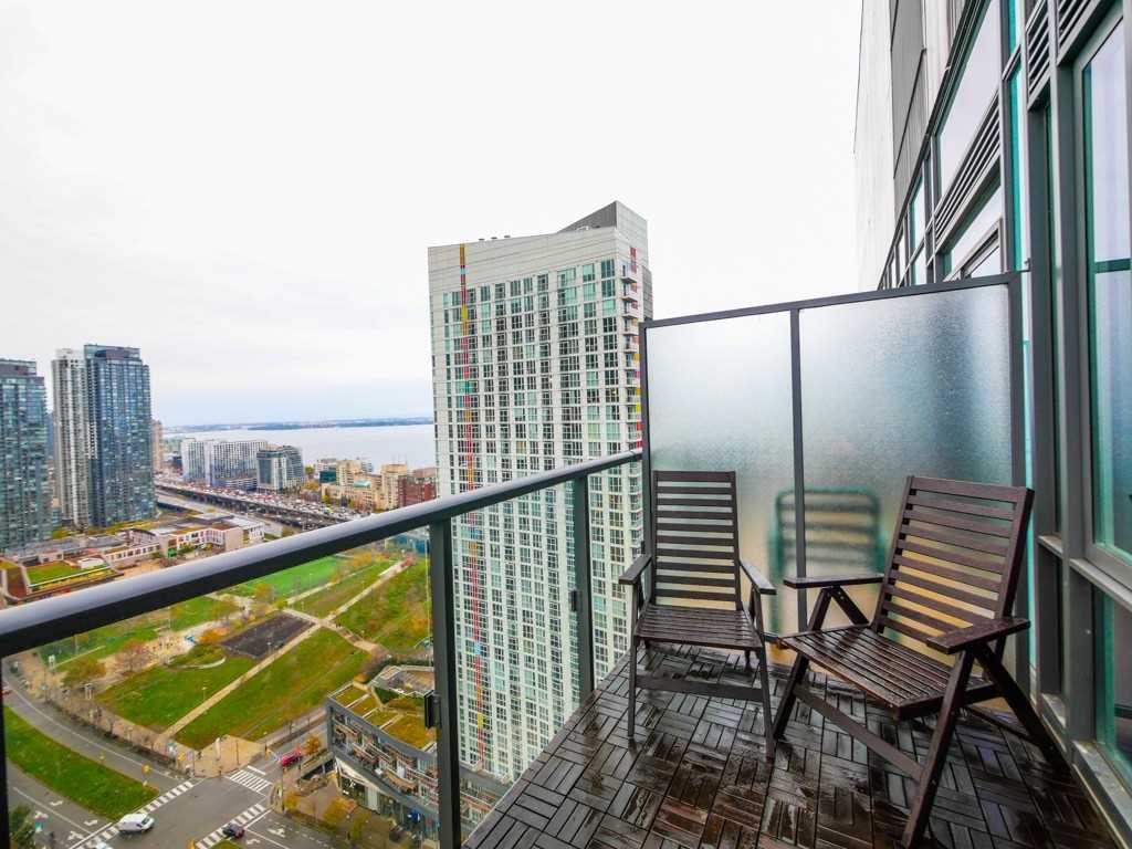 ZenRealEstateTO's tweet photo. Check out this home! Your Penthouse Lifestyle Awaits You! Stunning &amp; Well Laid Out One Bedroom Located In The Library District Condos. Open Concept Living Space With Walk Out To Oversized Balcony With Built-In Hammock For You To .. https://t.co/RcFTXpycRR https://t.co/VsSQXW8QLC