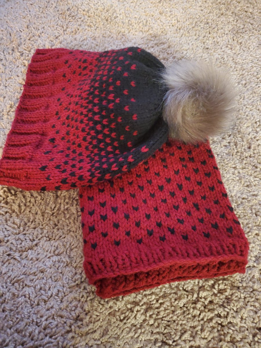 Fromahappyplac3's tweet photo. Fair isle knitting. I made this over the summer and was so excited to wear it this week. https://t.co/sUcmxePcYt
