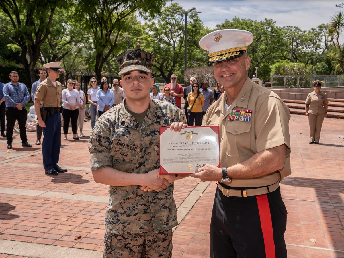 MSG_Duty's tweet image. The MSGs with Det Buenos Aires, Argentina, met and spoke with #MARFORSOUTH Lt. Gen. David Bellon, during his visit to the #USEmbassy. While there, he presented Sgt. Chiffoleauroldan a Navy and Marine Corps Achievement Medal for excellent performance while serving on the program!