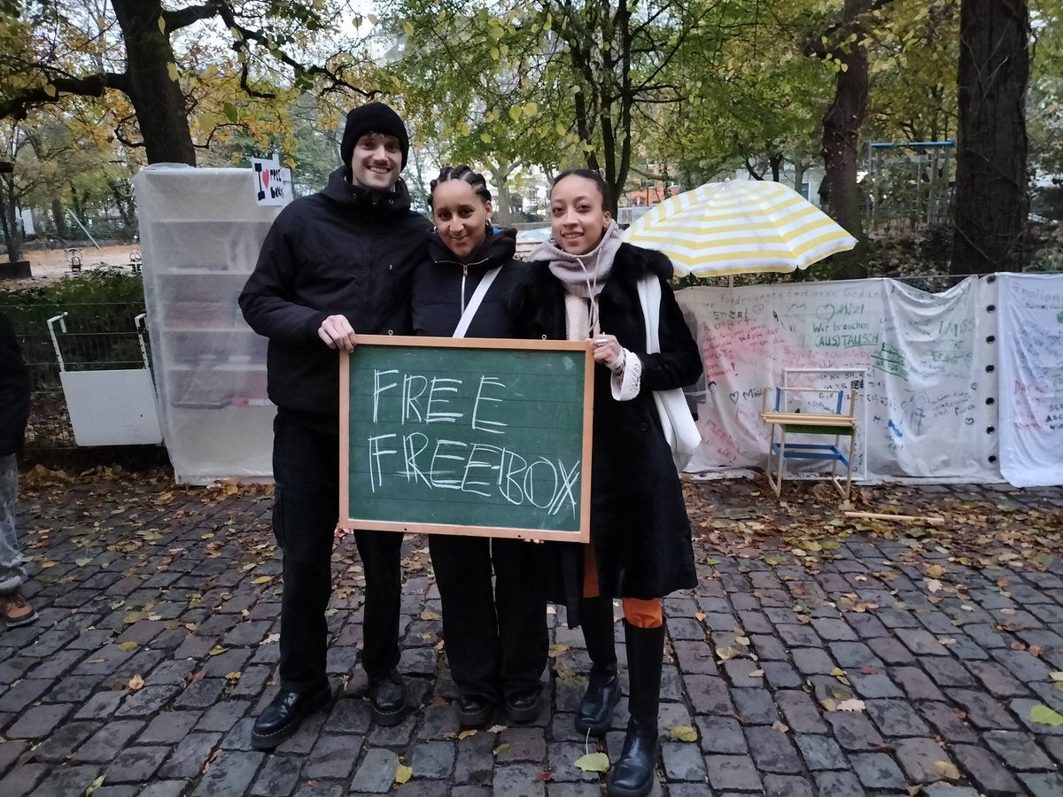 FreeboxPaulini's tweet photo. Heute wurden wieder Protest-Fotos gemacht. Alle Fotos findet ihr auf Insta unter freeboxpaulinenplatz https://t.co/m86OyyjB5z