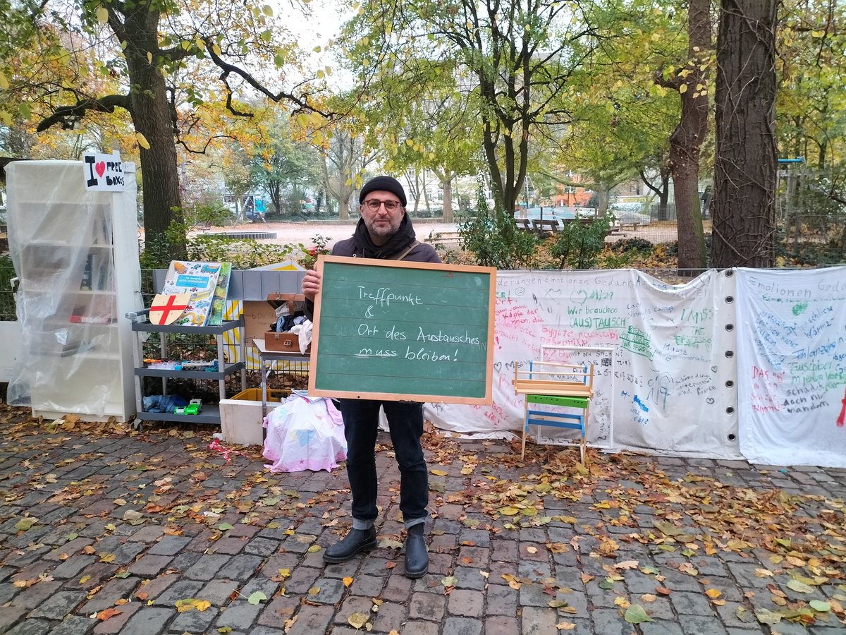FreeboxPaulini's tweet photo. Heute wurden wieder Protest-Fotos gemacht. Alle Fotos findet ihr auf Insta unter freeboxpaulinenplatz https://t.co/m86OyyjB5z