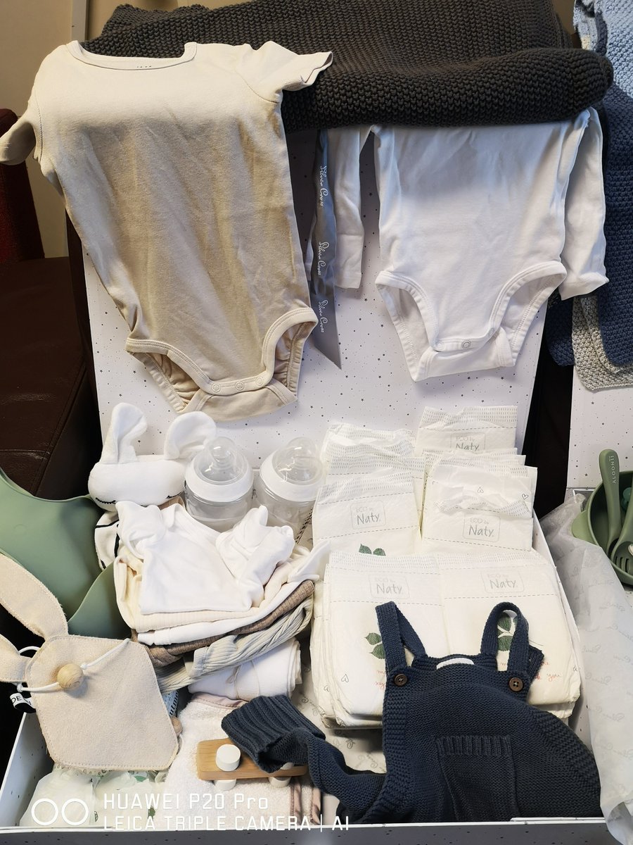 Thanking <a href="/SilverCross_UK/">Silver Cross</a> for this beautiful donation to a heavily pregnant <a href="/SSPhomeless/">Stepping Stone Projects</a> customer. She is going to ♥️ these ! Special times deserve special things....thank you 👏
#homelessness #SilverCrossStories