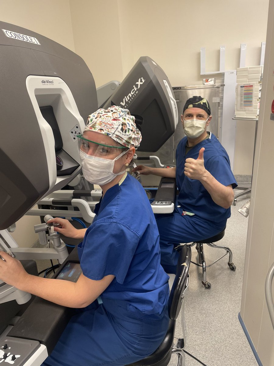 Always great starting off the week with some dual-console #RoboticSurgery achalasia action, with <a href="/USCGenSurg/">USC | LAG Surgery</a> chief and future <a href="/ucdavis/">UC Davis</a> Burn/CC fellow Dr Larissa Epstein.