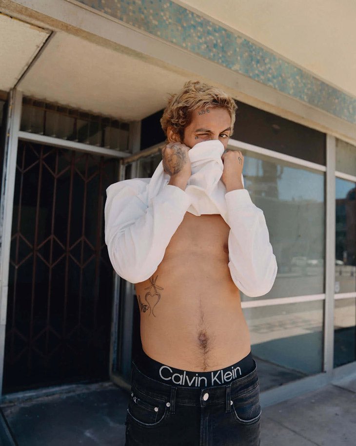 ChillMediator's tweet image. Your camera roll if Elliot was your boyfriend .  📸