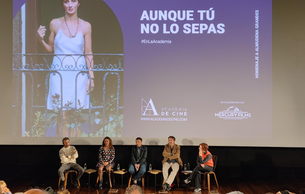 Encuentro con Juan Vicente Córdoba, Luis García Montero, Andrés Gertrudix y María Reyes Arias, moderado por Ángeles Aguilera, tras el pase de Aunque tú no lo sepas, dentro del ciclo homenaje a Almudena Grandes #enlaAcademia