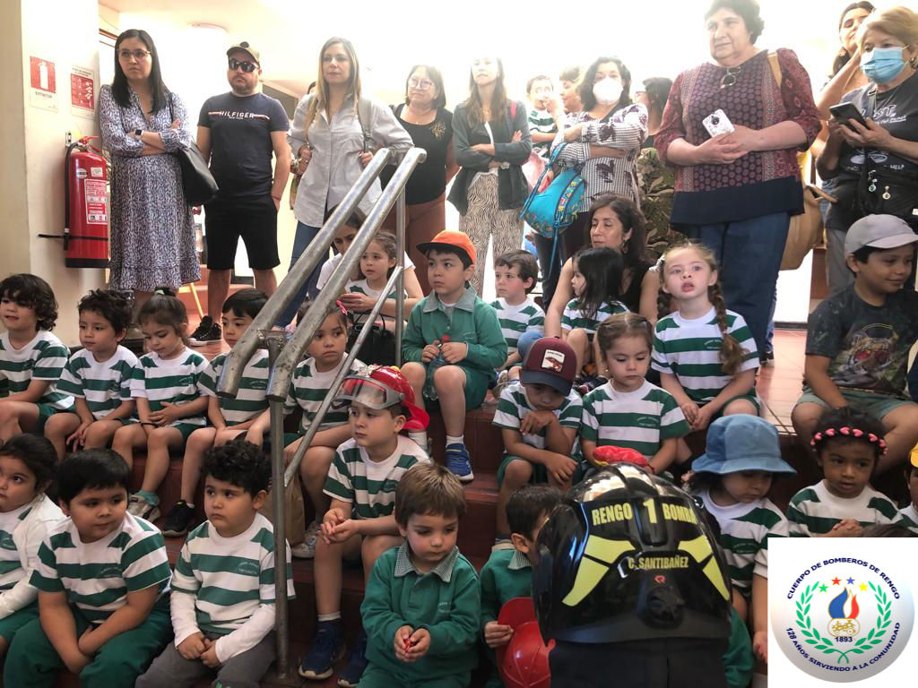 Bomberos_Rengo's tweet photo. Este día martes 22 de noviembre. La Primera Compañía, “Bomba Rengo”. Recibió una grata visita de los niños y niñas del jardín, “Tortuguita”. Quienes también acompañados de sus padres y apoderados visitaron las dependencias del cuartel. Muchas gracias por este grato momento. https://t.co/neJalUP7rx