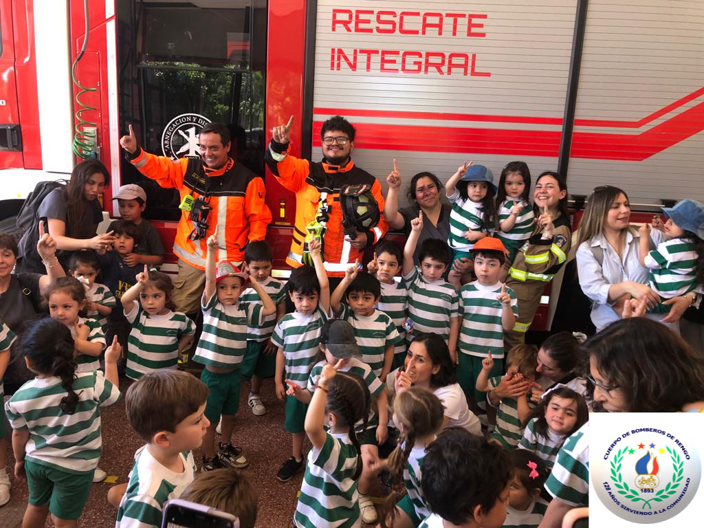 Bomberos_Rengo's tweet photo. Este día martes 22 de noviembre. La Primera Compañía, “Bomba Rengo”. Recibió una grata visita de los niños y niñas del jardín, “Tortuguita”. Quienes también acompañados de sus padres y apoderados visitaron las dependencias del cuartel. Muchas gracias por este grato momento. https://t.co/neJalUP7rx