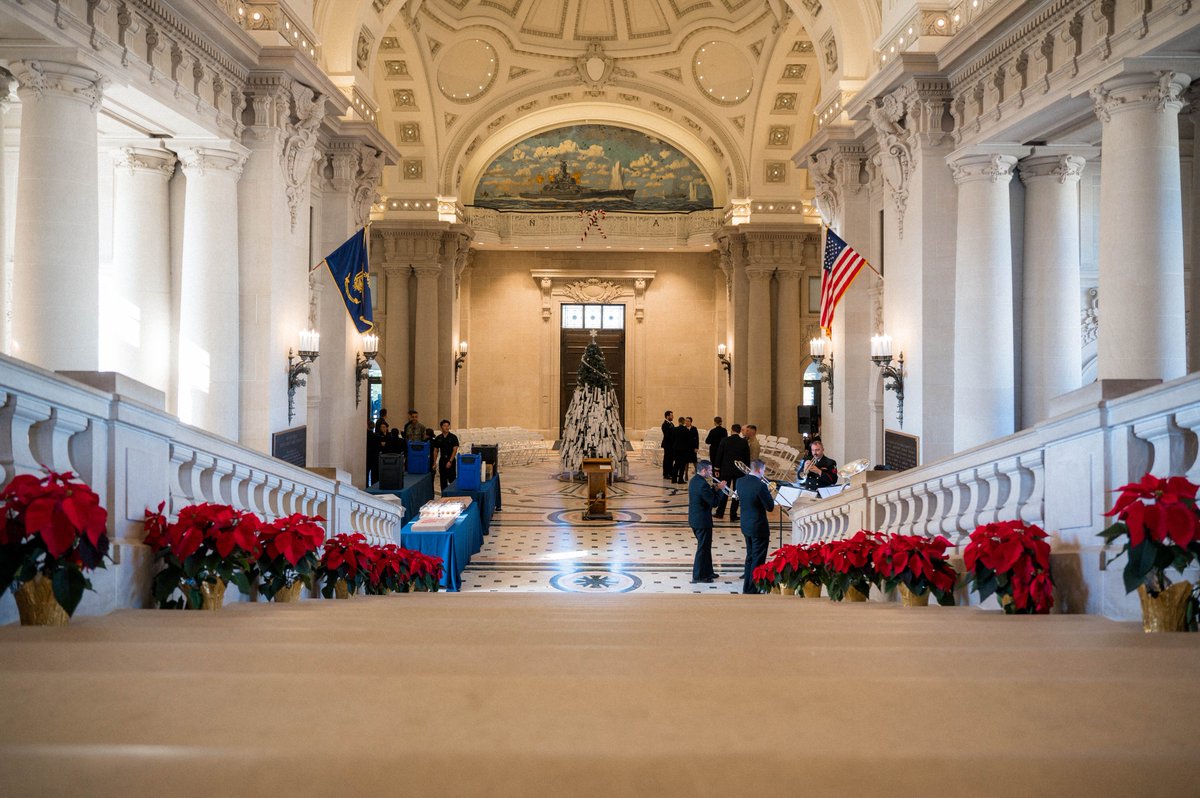 NavalAcademy's tweet image. Today, 6th Company kicked off the annual Giving Tree campaign!

Over the next two weeks, the Brigade will provide gifts for over 500 children from our local #Annapolis community.