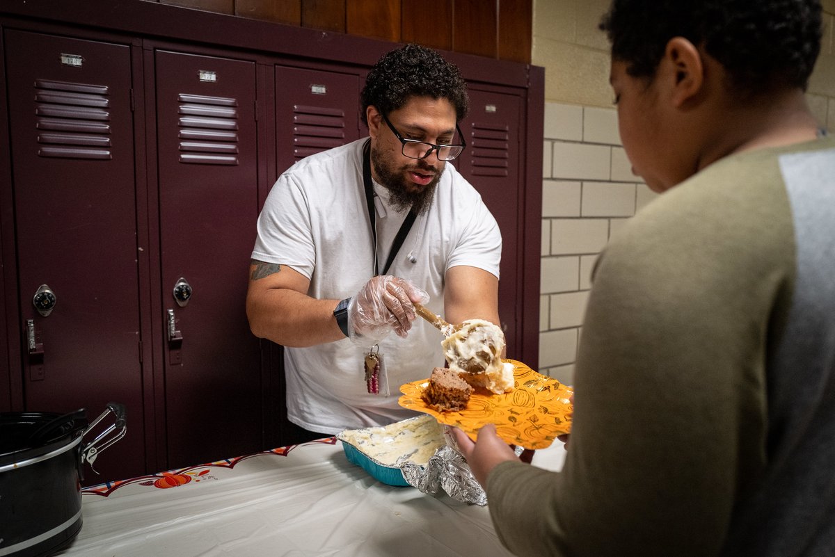 DMschools's tweet photo. Before taking a break from school for the Thanksgiving holiday, students and staff in our Focus program prepared and enjoy a feast together. See more at https://t.co/ENm3Hp47VF

There are no classes at DMPS tomorrow. Schools and offices resume their normal schedules on Monday. https://t.co/nmEzaYt43i