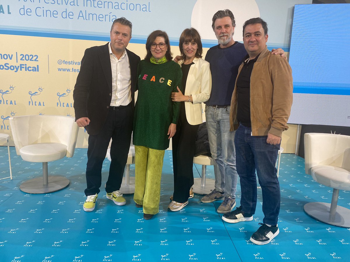 Un lujo poder moderar una mesa con este equipazo: Luisa Martin, <a href="/pepaaniorte/">PEPA ANIORTE</a> <a href="/Armando_del_Rio/">Armando del Río</a> y <a href="/secundelarosa/">secun de la rosa</a>. En <a href="/festivalmeria/">F I C A L</a>