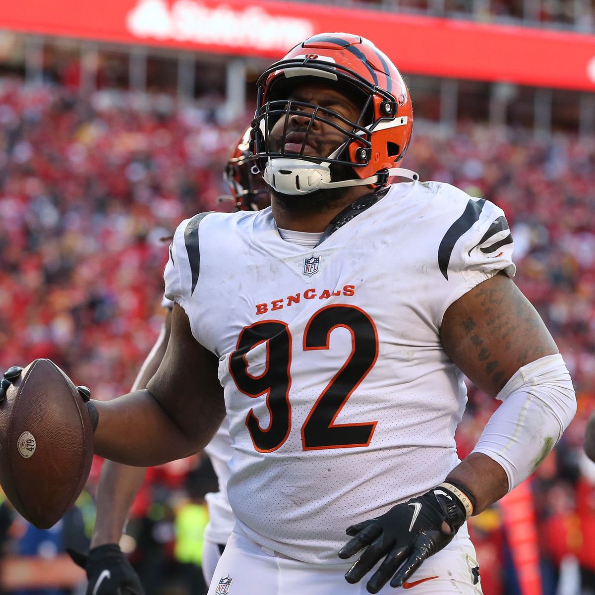 nflfootballeve1's tweet photo. Cincinnati Bengals’ DT B.J. Hill has been nominated for the 2022 Art Rooney Sportsmanship Award! https://t.co/wYsgGIAaLk