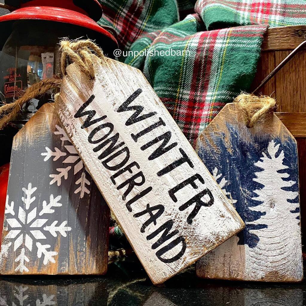 unpolishedbarn's tweet image. Christmas orders are in full swing! Just want to remind ya that all items are made to order &amp;amp; im working as quickly as I can to get them out the door. Unfortunately I’m unable to do rush orders. 
#woodsigns #rusticsigns #winterdecor #snowflakes #winterwonderland #wintersigns…