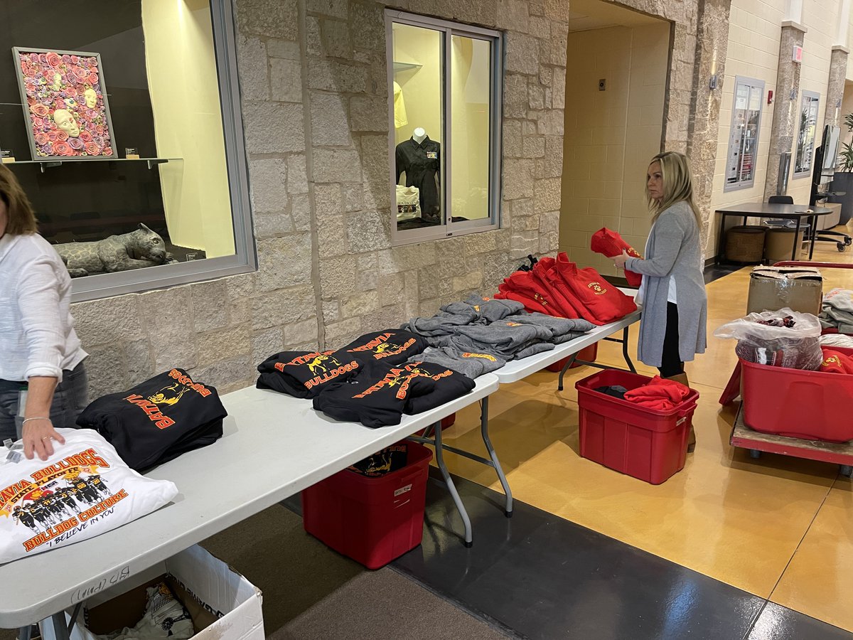 BataviaFootball's tweet photo. Thank you to @BataviaFineArts and @BataviaAthletic for hosting this event tonight! BYF & Jr Bulldogs see you 6:30 pm! #ForYourTeam #ForYourTown https://t.co/mgwfnr0O4W