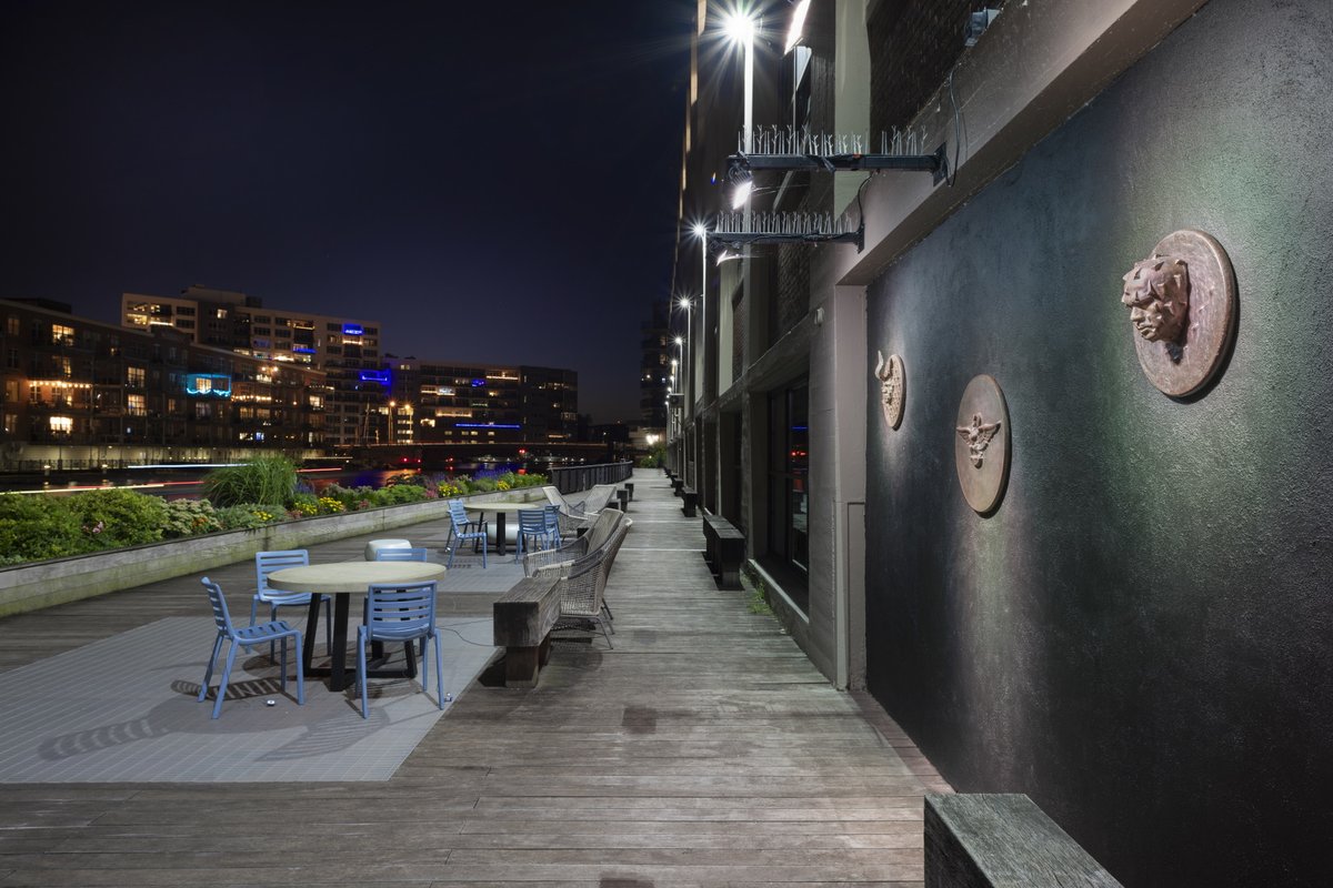 Do you enjoy a little art in your nightlife?

Featured: 
Salvador Jiménez-Flores. 
"Artist with the Cactus on the Forehead"
"The rise of a new reality"
"We Exist in the Future". 2019.
Milwaukee Institute of Art + Design
📸: James Prinz

#Nightlife #Sculpture #Art