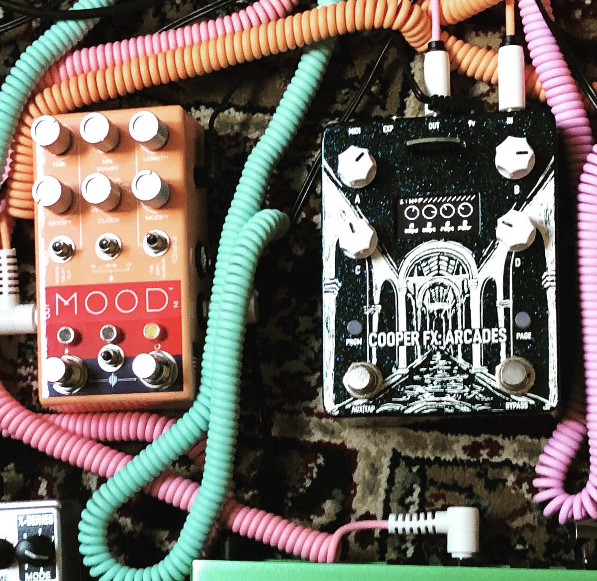 azizibrahim56's tweet image. GONE BUT NOT FORGOTTEN #LordOfTheStrings although @cooper_fx are no more &amp;amp; been absorbed into @chasebliss this #cooperfxarcades is still a thing of beauty! With its #arcade style Fx cards coupled with #chaseblissaudio #mood #chaseblissmood WOW!
#candycables by @myvolts_japan