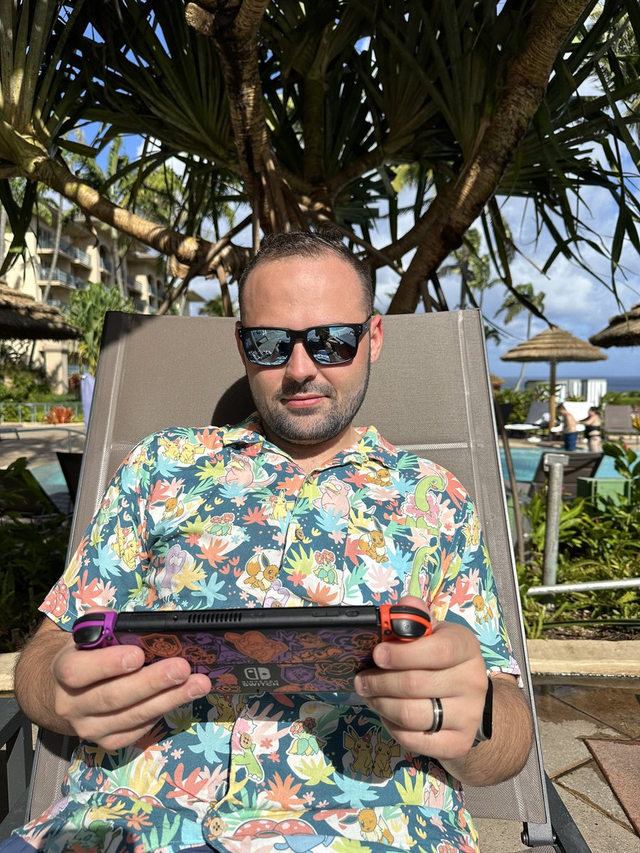 I may be on vacation in Hawaii… but I’m not gonna not play the Pokémon game 👀