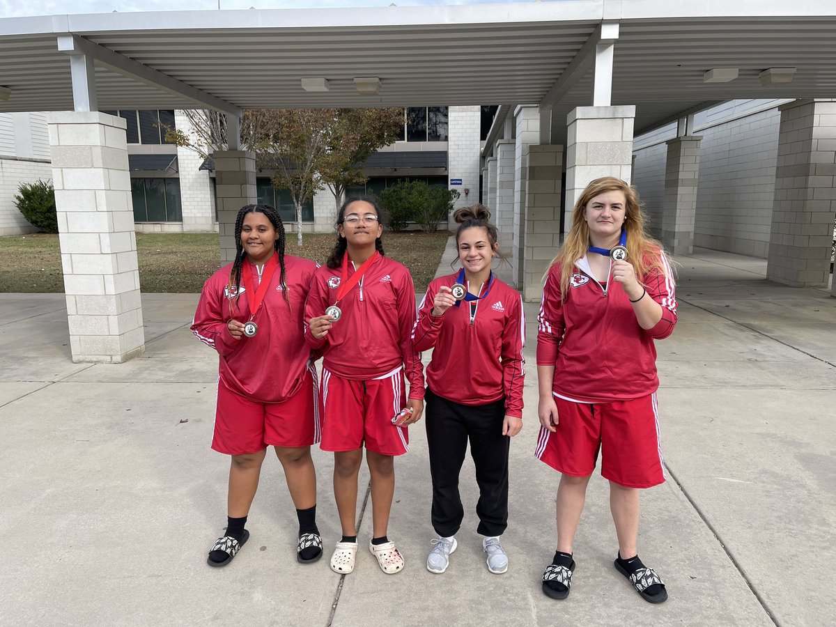SCHS_Wrestling_'s tweet photo. It was a great start to the season as our girls team went down to their first tournament in team history and came back with a first place 🏆 in girls team totals. We had 2 🥇, 2 🥈, 1 🥉, and 2 4th place finishers. @SCHS_Indians https://t.co/LqQugC3Y8J