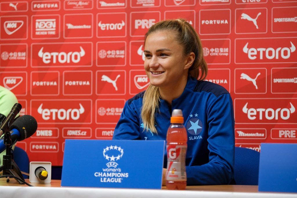 SlaviaZeny's tweet photo. 💬 „Určitě je to cesta, podobné střely nám vychází, snad tam nějaká spadne i tentokrát. Je ale úplně jedno, jak ten gól dáme, hlavně ať se to povede,“ říká před #UWCL obránkyně Simona Necidová! #slapol
🎙️ PŘED UWCL ➡️ https://t.co/KomQhrd3lj https://t.co/5BDrUlknp7