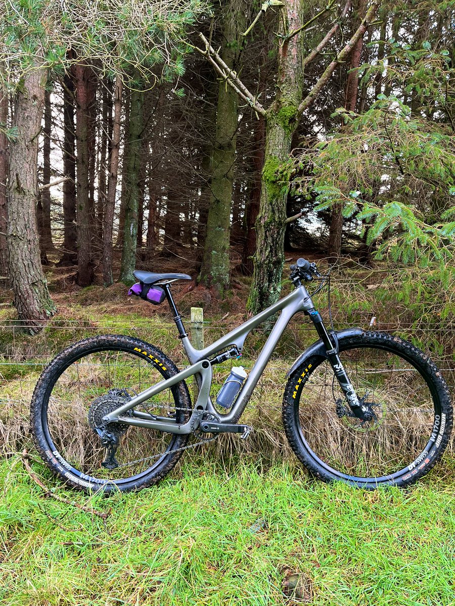 katiephughes's tweet photo. New member of the pack 😍 @pinkbike buy & sell is a dangerous, dangerous place 😅 @YetiCycles #nplus1 https://t.co/MiwGm2FmRN