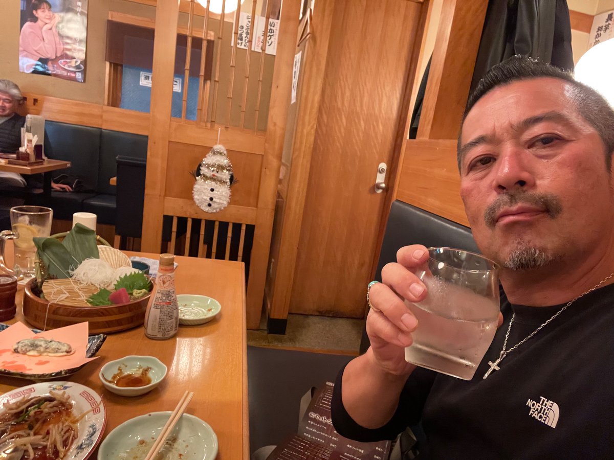 team_mashina's tweet photo. タバコ吸うのは良いんだけどさ、
皆んなで喫煙所に行かれるとさ、一人で寂しいんだよね🥲 https://t.co/3dCcr7IbEg