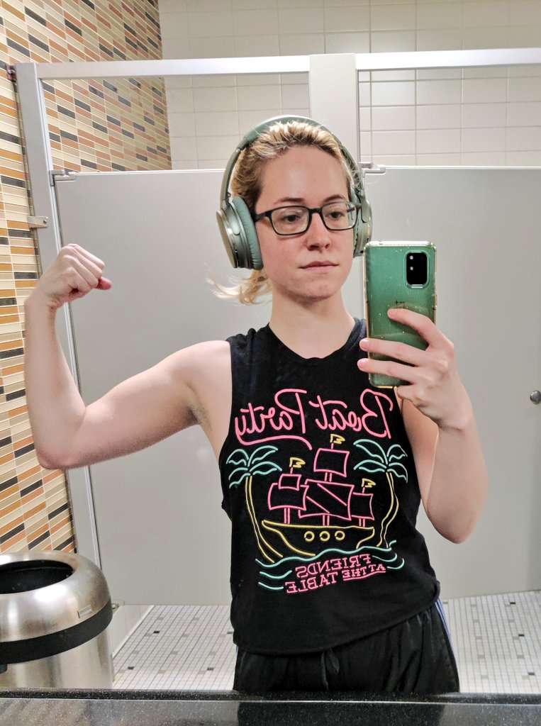 meandermadley's tweet photo. was not prepared for how slowww bulking is as a not-beginner but. I think I'm finally starting to see small gains about 6wks in. (pics are yesterday w a pump/today without) #swolevember https://t.co/0WA5W4Jgxu