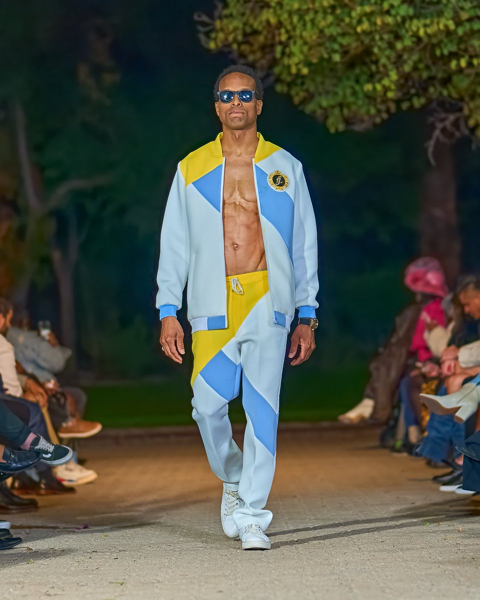 ButtonzSoSaucy's tweet photo. #Buttonz Modeling In Arizona Fashion Week 2022 Track Suit Designed By #HouseOfDonaldson https://t.co/QiD793BeYL