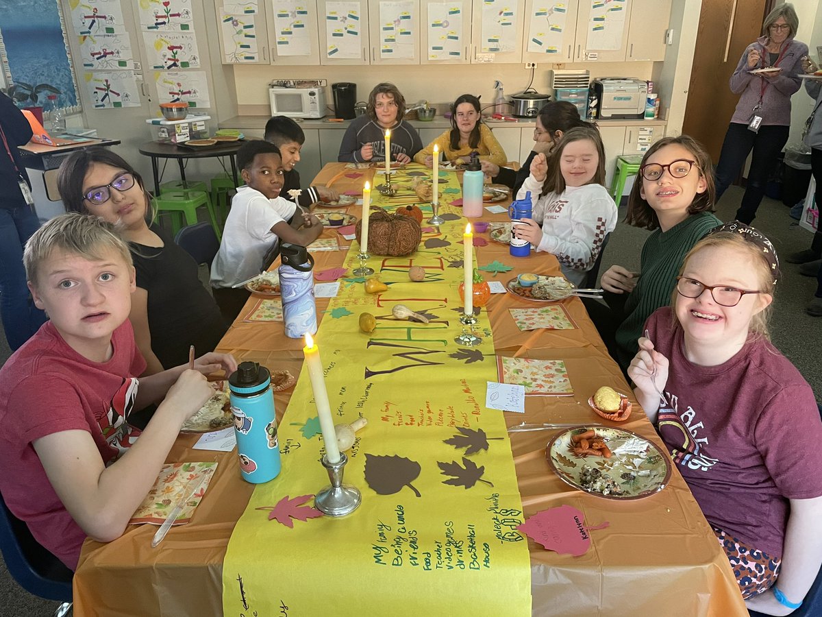 Happy Thanksgiving! 🦃 <a href="/D70HIP/">Highland Instructional Program(HIP)</a> @HighlandD70 #d70shinyapples