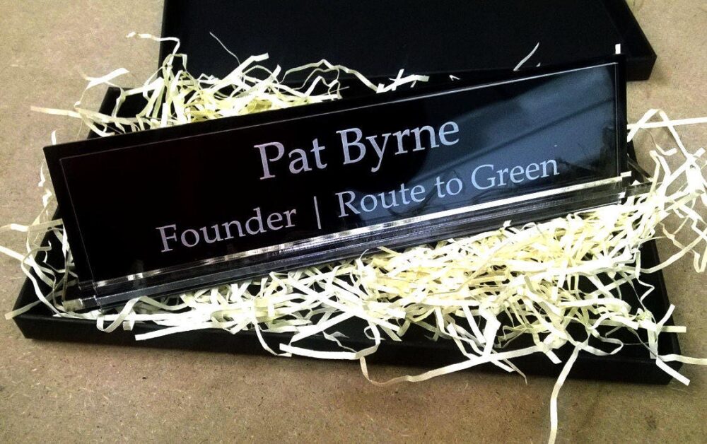 gtlaserltd's tweet image. #boss #clubs #DeskSign #door #engraving #gift #home #leisurecentres #NamePlaque #office #school #sign #workgift Acrylic Executive Personalised Desk Name Plate, Custom Engraved Sign, Office Plaque, Name Plaque, Present laserarts.co.uk/product/execut…