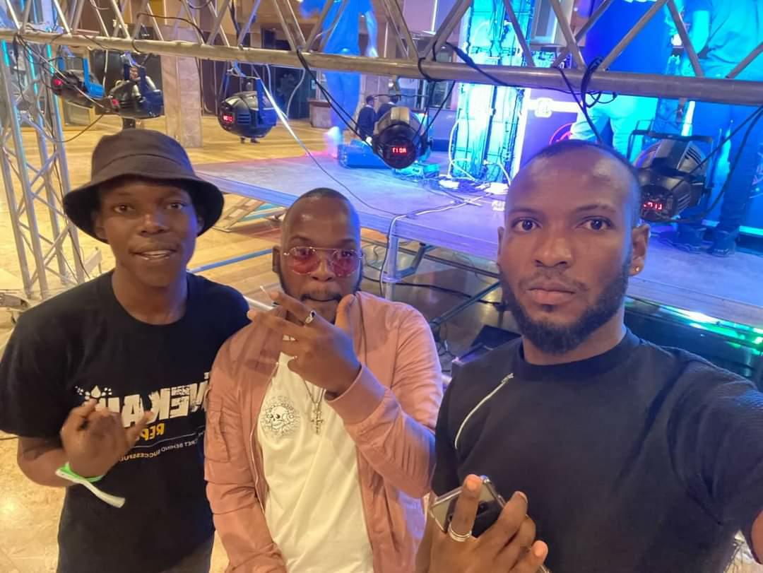 TakudzwaManando's tweet photo. In the building with my homeboys @hillzy911 ๐ #InTheBuilding #Nharo https://t.co/hA2vfSMHt8