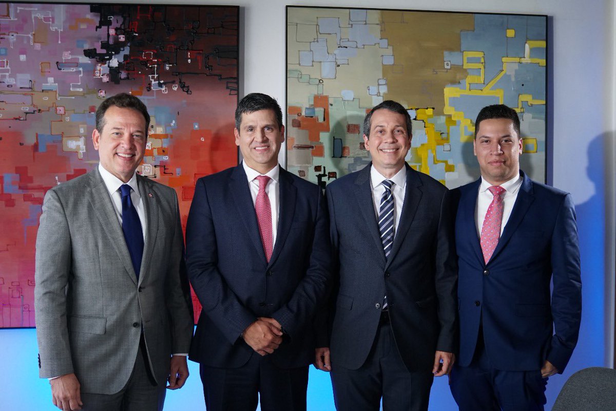 En el cielo hoy celebran el cumpleaños del Profesor Orlando Jorge Mera. Un hombre bueno, en todo el sentido que se puede describir a alguien. Lo recordamos siempre con admiración, respeto y aprecio sincero. <a href="/orlandojorgev/">Orlando Salvador Jorge Villegas 🇩🇴</a>