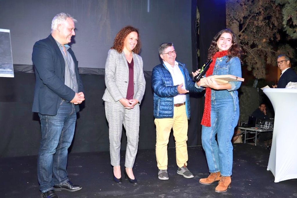 Foravila_IB's tweet photo. La cantant Júlia Colom, Premi Gota d’Oli de la Denominació d’Origen Oli de Mallorca
https://t.co/q4h8NhAsgV
#juliacolom #gotadoli #olidemallorca https://t.co/eSCQa3unTL