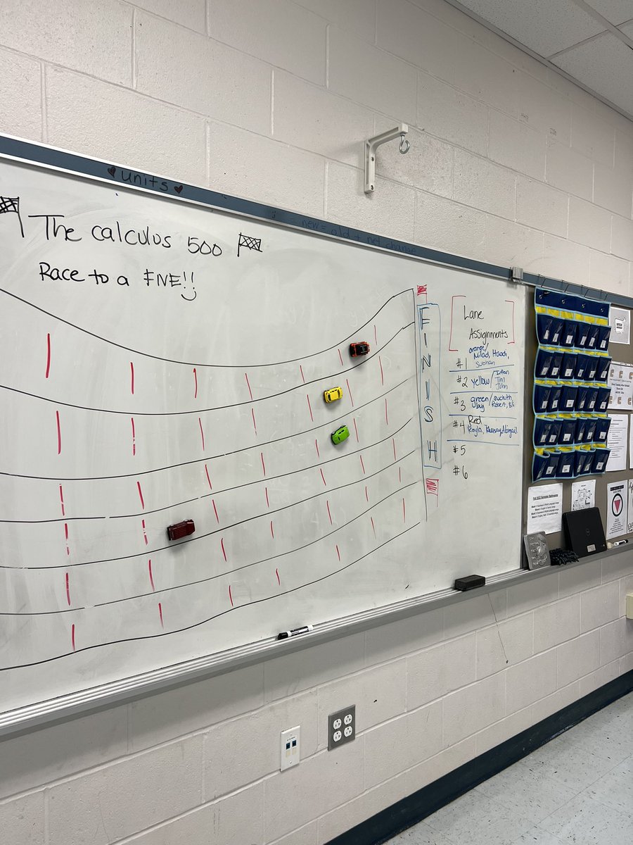 math_chen's tweet photo. @ColoniaHigh Calculus 500 - related rates: answer a question correctly to move up the lane OR block another lane w/ an emergency vehicle 🏎️🚗 🚙 🏁 https://t.co/ZeAzPSopz5