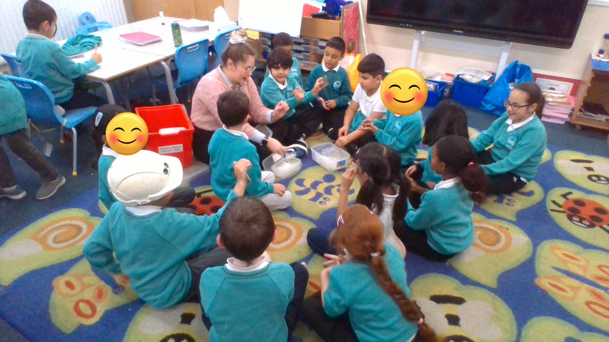 msdawsarktindal's tweet photo. Yesterday, Year 3 were so excited to be joined by Elodie Powell, an archaeologist. We learned all about being an archaeologist and were shown fascinating Roman artefacts, fun Roman board games and how to make our own Roman mosaics. @arktindal @MrsBiltonTindal @ark_tindal https://t.co/2RYKWGkwgl