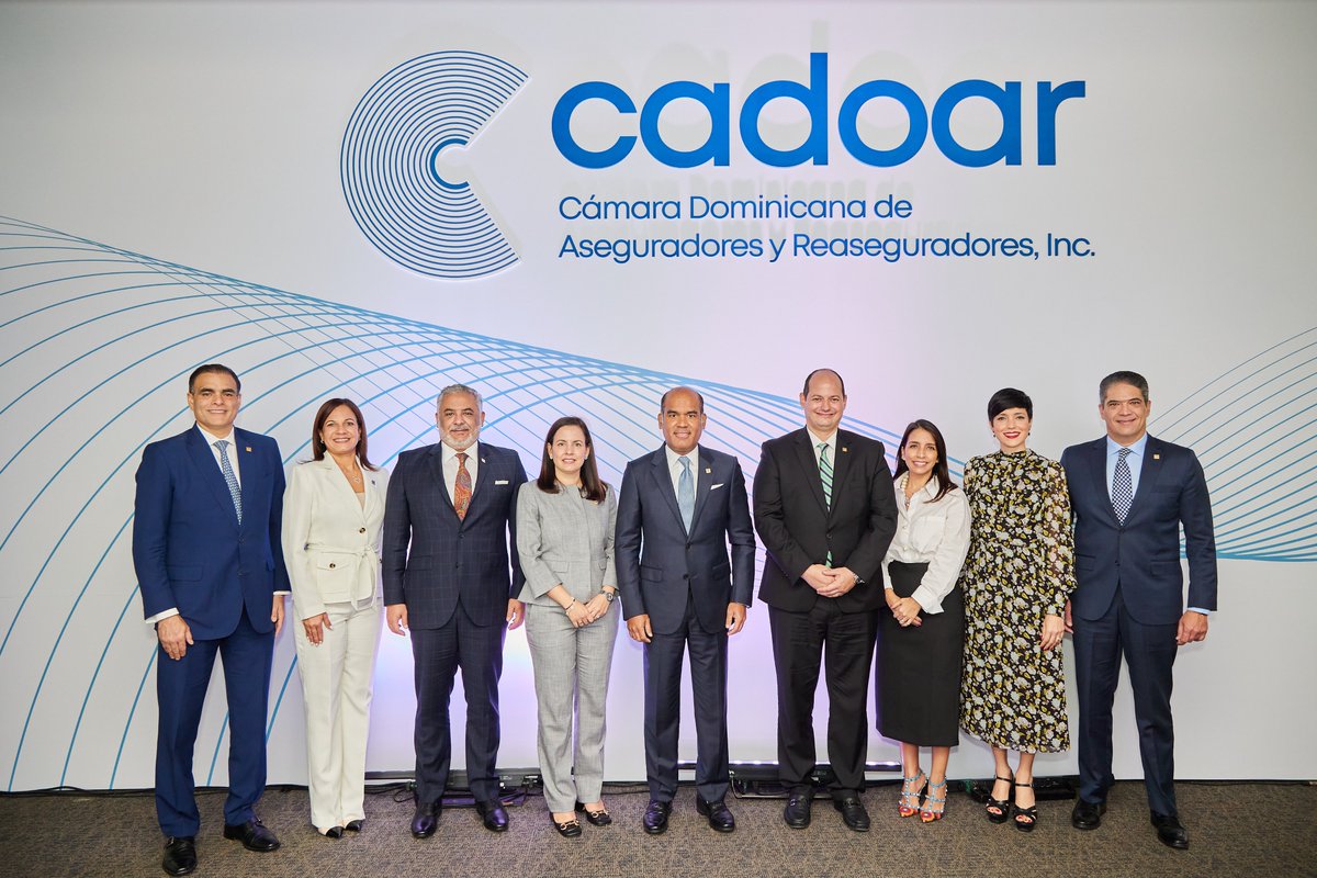 Segurosreservas's tweet photo. Reconocemos a #CADOAR en su 50 aniversario por su encomiable y solidaria labor al frente de los mejores intereses del sector asegurador, proporcionando el fomento del desarrollo socio-económico de nuestro país. @cadoarRD
#SegurosReservas #AniversarioCADOAR #50AniversarioCADOAR https://t.co/a6xrnHHTfu