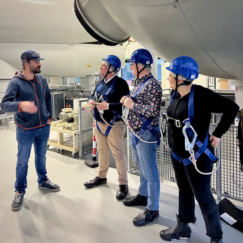 YannickBrohard's tweet photo. J’étais aujourd’hui en visite à #Amiens avec les @EcologistesHDF. Au lycée Branly d’abord pour parler sobriété et défi énergétiques, et dans les installations de #Windlab ensuite, formidable outil de formation aux métiers de la maintenance des #éoliennes. L’avenir est là. 🌬 https://t.co/JEtoc1uzAF
