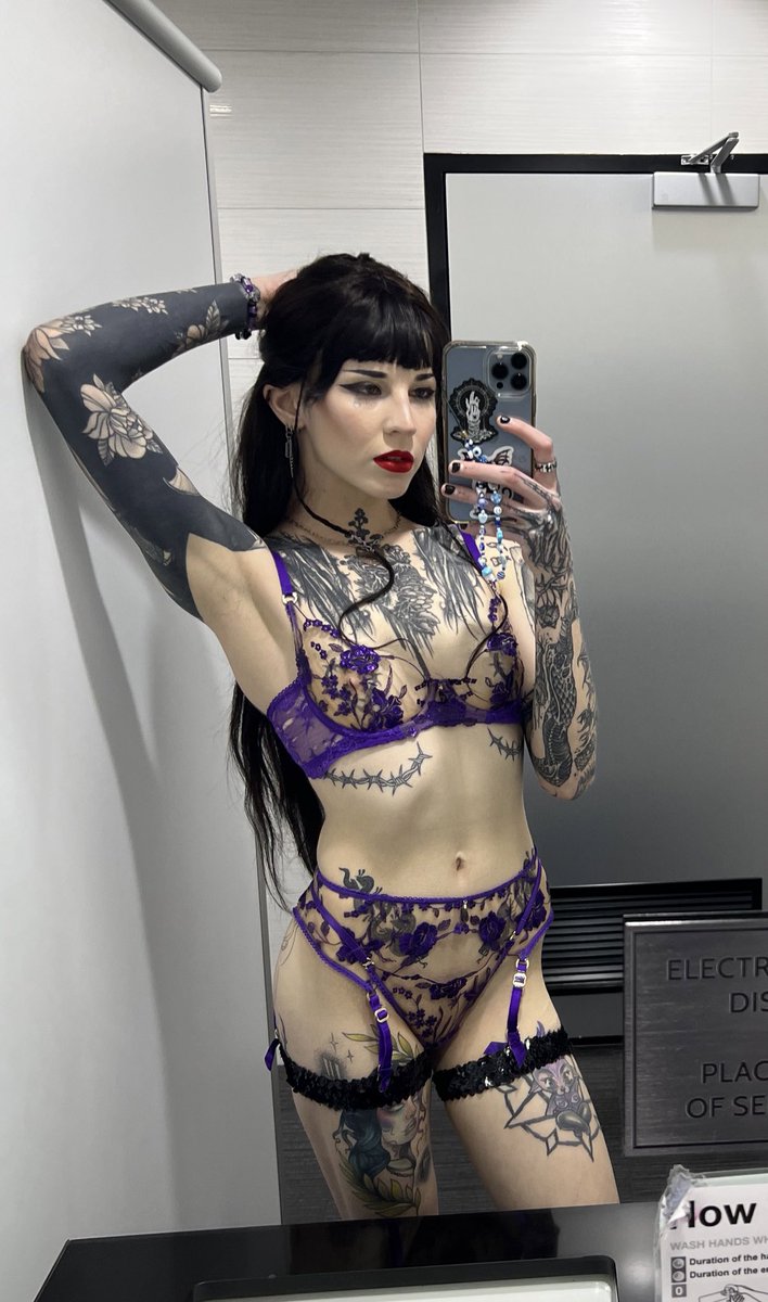 Vix_3n's tweet photo. I’ll be at penthouse this Tuesday, Wednesday , Friday and Saturday 🍹 https://t.co/JafmartWqe