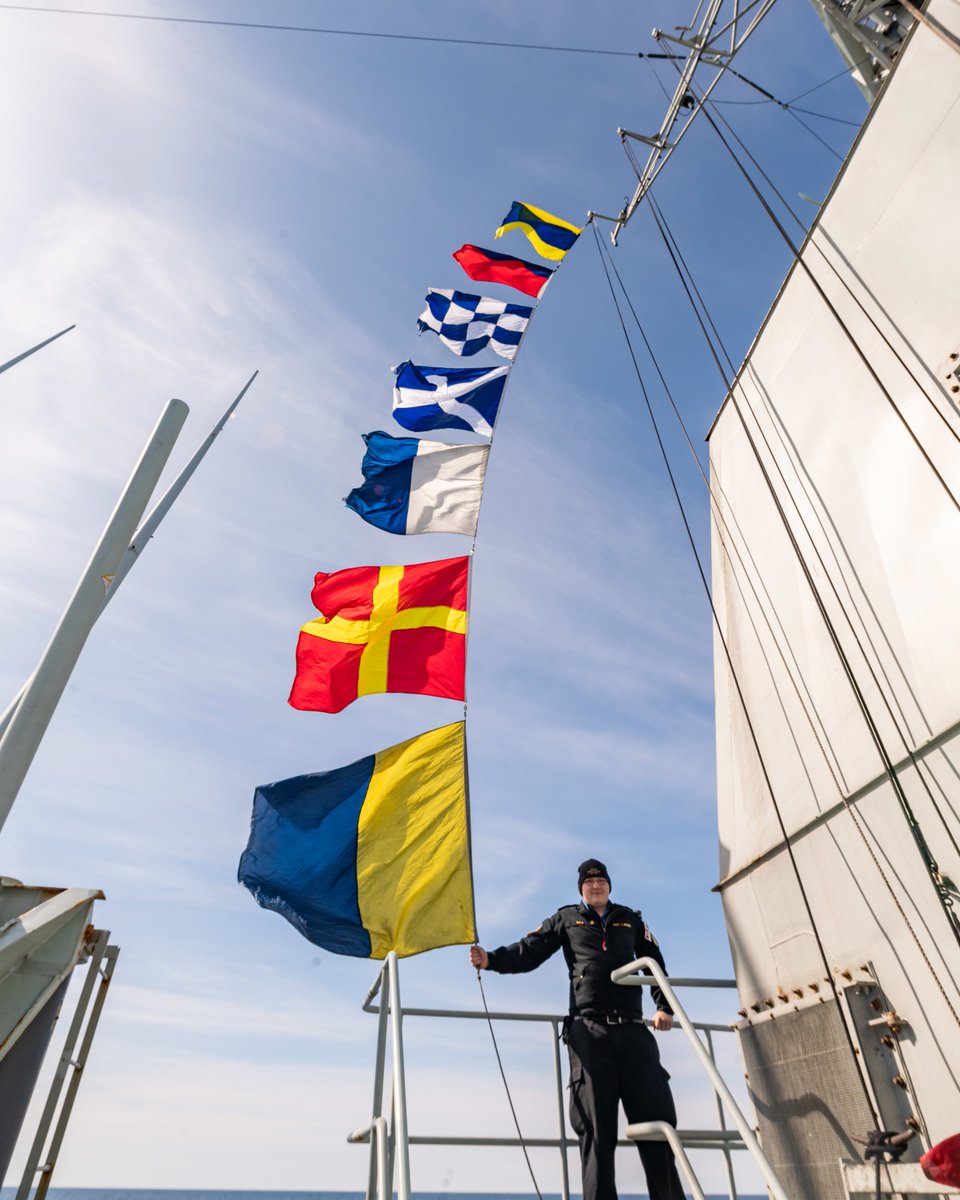 Humans of the sea have many ways of communicating - using Intl. Maritime Nautical Signal Flags is just one of the methods used by #NavalCommunicators. 🚩 #SeaForYourself if this career is for you (you may be eligible for the signing bonus): forces.ca/en/career/nava…
