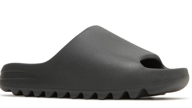 7REALES's tweet photo. Con estos yeezy slide sentirás que caminas en las nubes https://t.co/G781paK2fw