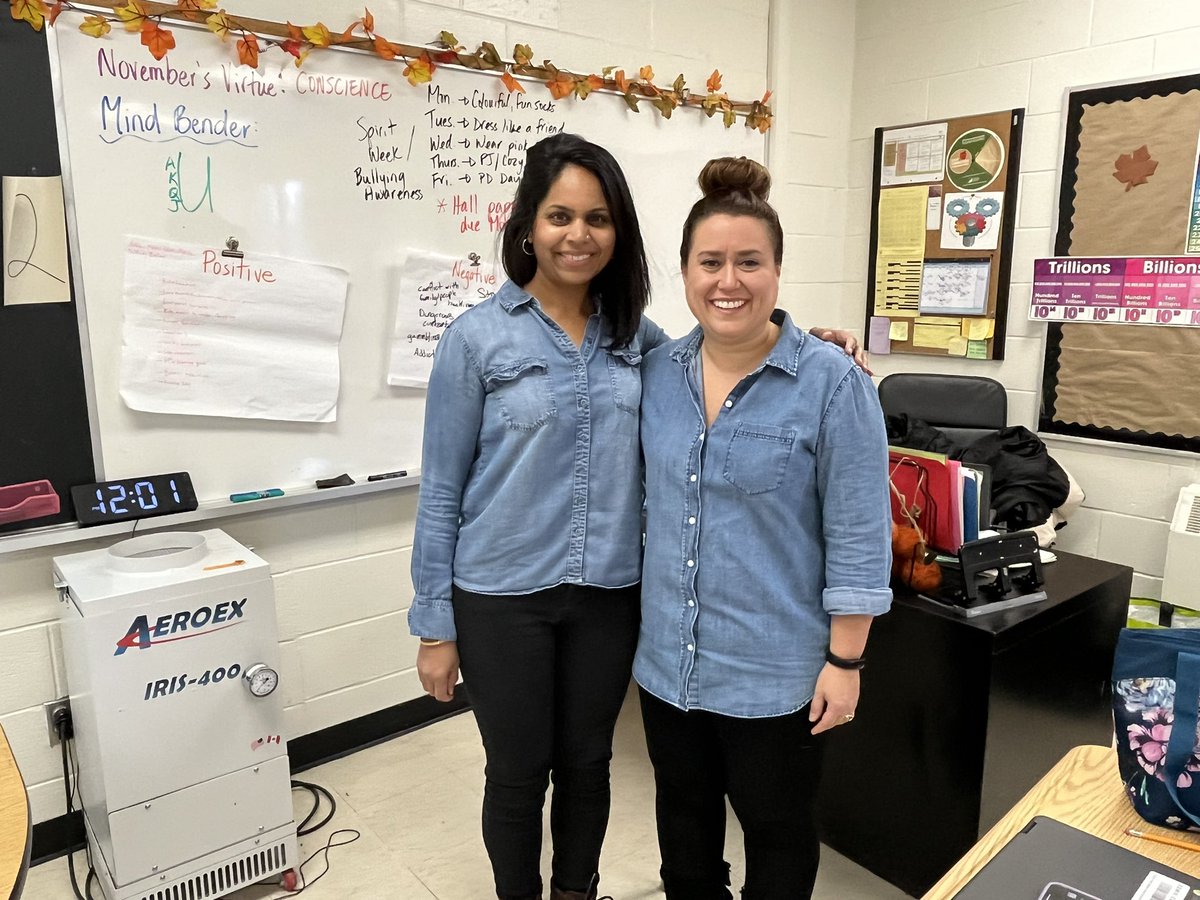 Gr 8s in Mr.Cosmo’s class <a href="/StPeterDPCDSB/">St. Peter Catholic Elementary School K-8 DPCDSB</a> really engaged in practicing focussed breathing while coding a micro:bit! <a href="/DpExperiential/">Experiential Learning @DPCDSB</a> #guidance <a href="/microbit_edu/">Micro:bit Educational Foundation</a> and always enjoy being in <a href="/GareauStPeter/">Veronica Gareau</a> class! Unplanned matching!😀